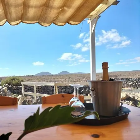 - Coastal Comfort With Outdoor Lounge - Wifi Apartamento Teguise (Lanzarote)