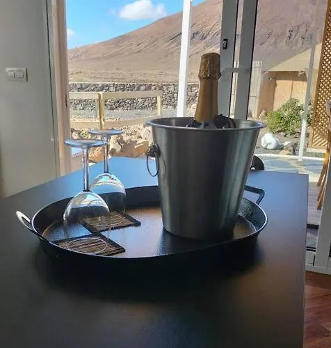 Apartman - Coastal Comfort With Outdoor Lounge - Wifi