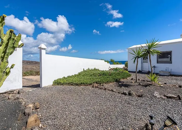 - Coastal Comfort With Outdoor Lounge - Wifi Apartman *