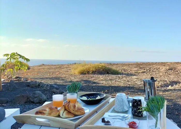 - Coastal Comfort With Outdoor Lounge - Wifi Teguise