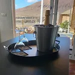 Apartamento - Coastal Comfort With Outdoor Lounge - Wifi