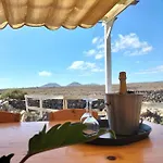 - Coastal Comfort With Outdoor Lounge - Wifi Apartamento Teguise (Lanzarote)