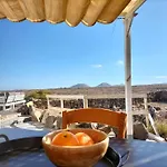 - Coastal Comfort With Outdoor Lounge - Wifi * Teguise (Lanzarote)