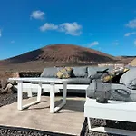 - Coastal Comfort With Outdoor Lounge - Wifi *