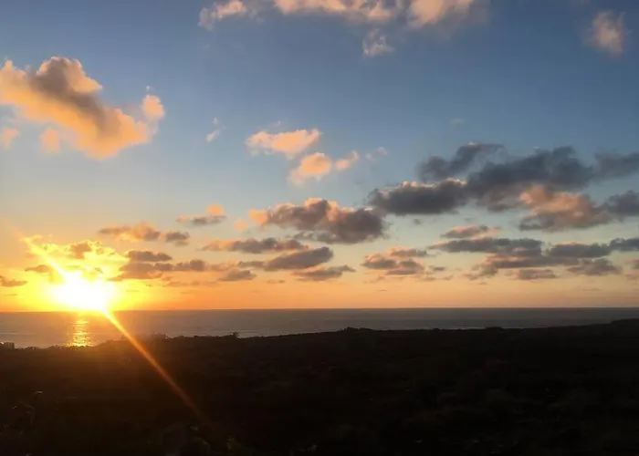 아파트 - Coastal Comfort With Outdoor Lounge - Wifi