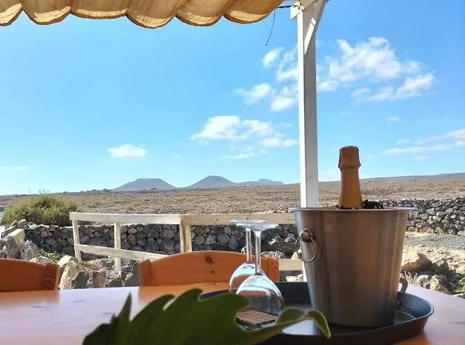 - Coastal Comfort With Outdoor Lounge - Wifi Apartmán Teguise (Lanzarote)