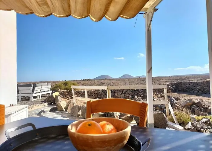 - Coastal Comfort With Outdoor Lounge - Wifi * Teguise (Lanzarote)